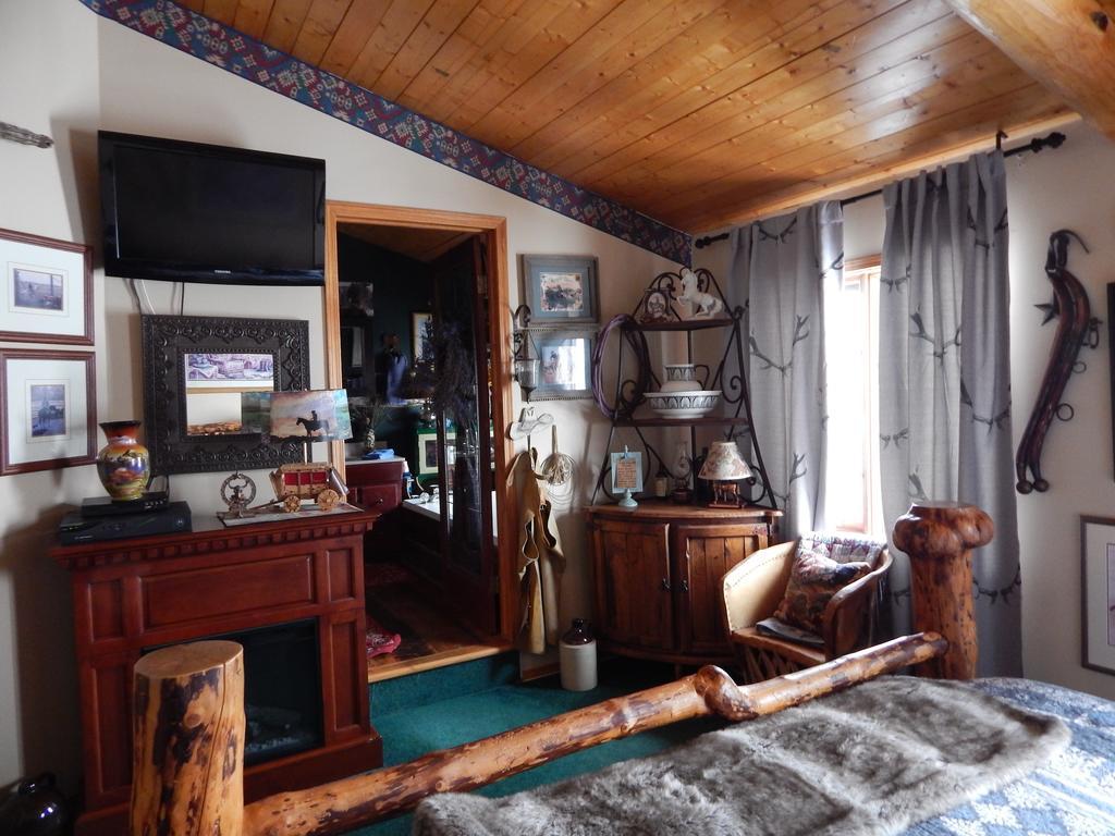 Idle Spurs Log Cabin Bed & Breakfast Black Diamond Dış mekan fotoğraf
